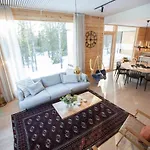 Luxury Log With Hot Tub Villa Ylläsjärvi