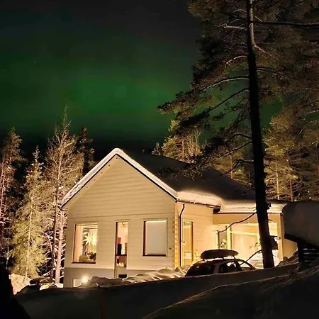 Luxury Log With Hot Tub