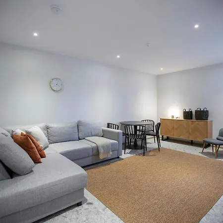 Villa Luxury Log With Hot Tub